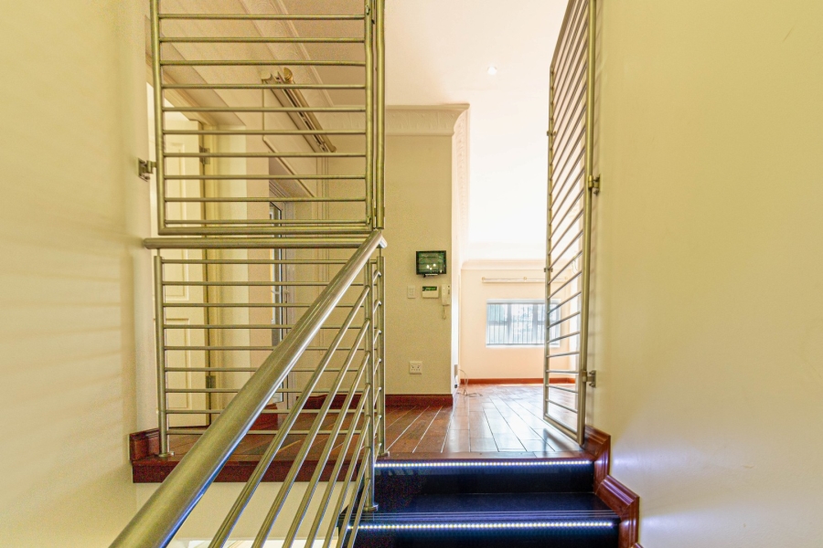 4 Bedroom Property for Sale in Senderwood Gauteng