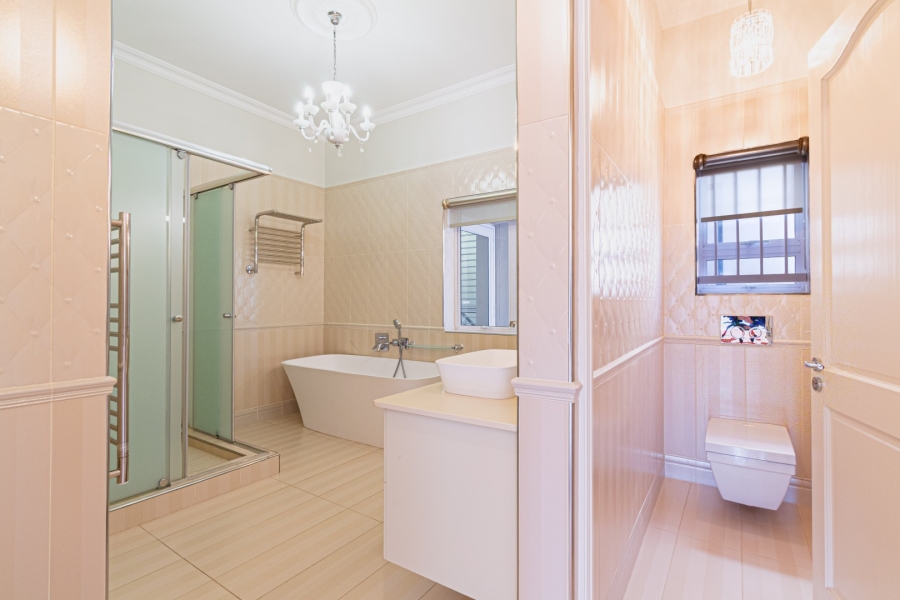 4 Bedroom Property for Sale in Senderwood Gauteng