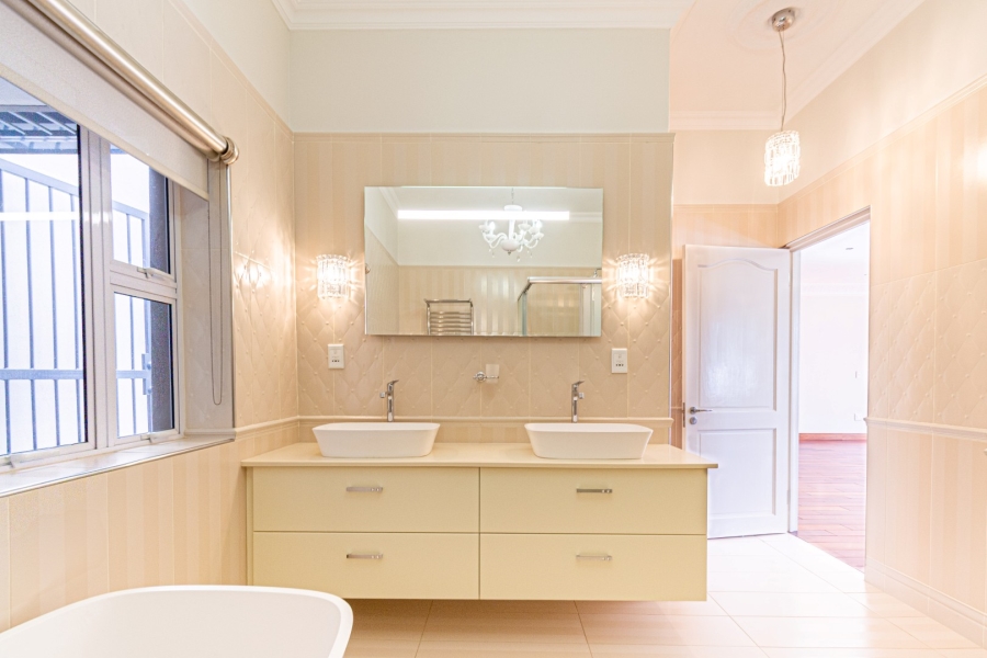 4 Bedroom Property for Sale in Senderwood Gauteng