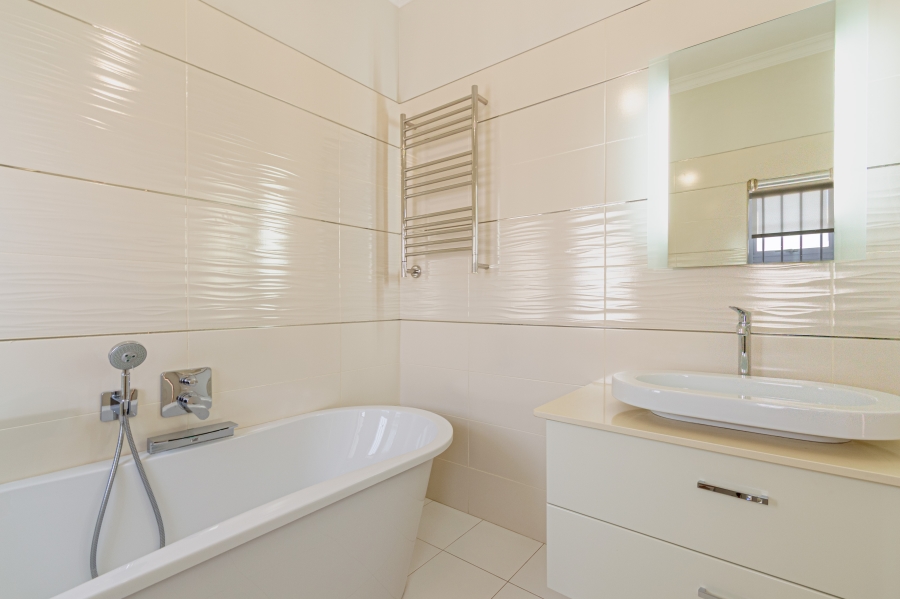 4 Bedroom Property for Sale in Senderwood Gauteng