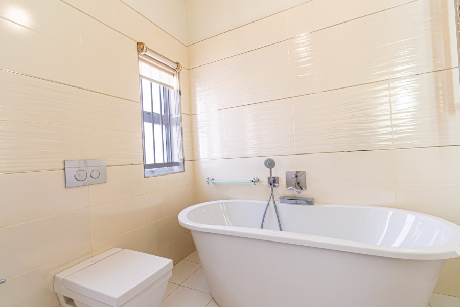 4 Bedroom Property for Sale in Senderwood Gauteng
