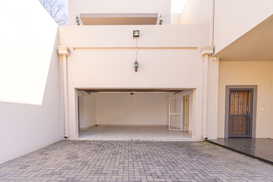 4 Bedroom Property for Sale in Senderwood Gauteng