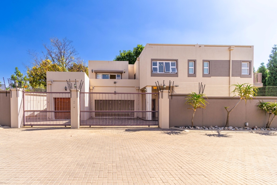 4 Bedroom Property for Sale in Senderwood Gauteng