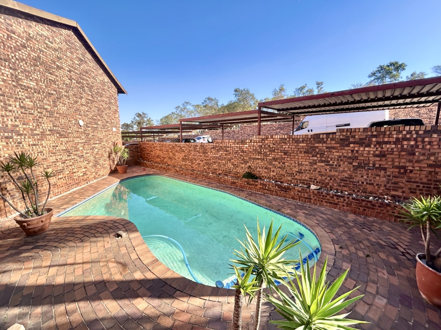 2 Bedroom Property for Sale in Vorna Valley Gauteng