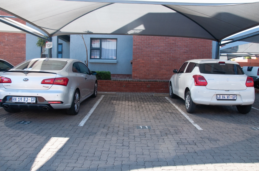 2 Bedroom Property for Sale in Noordwyk Gauteng