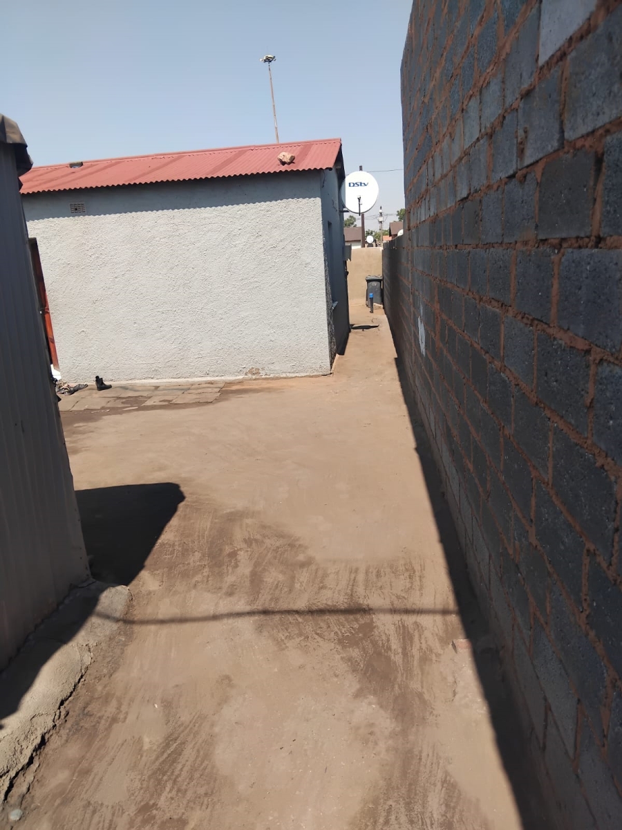 2 Bedroom Property for Sale in Orlando West Gauteng