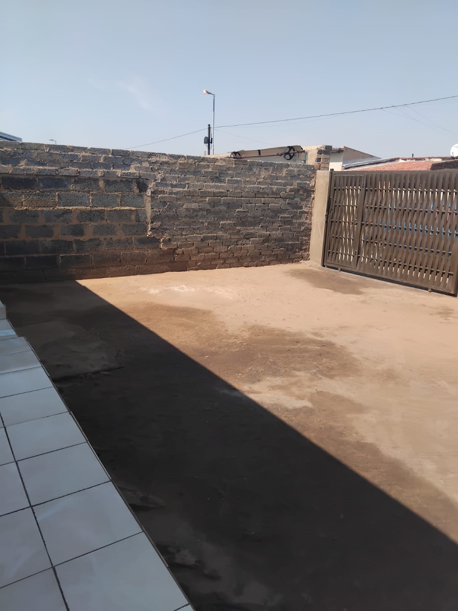 2 Bedroom Property for Sale in Orlando West Gauteng