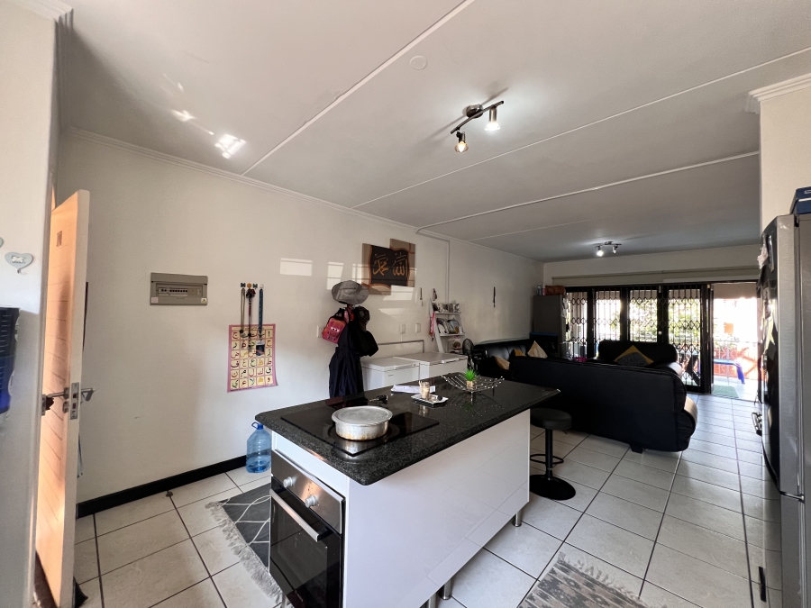 2 Bedroom Property for Sale in Sunninghill Gauteng