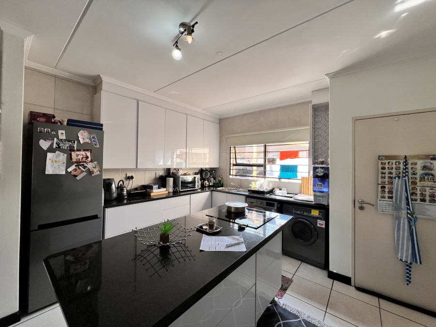 2 Bedroom Property for Sale in Sunninghill Gauteng