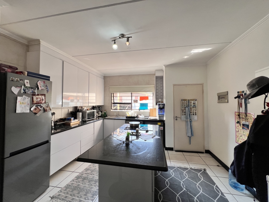 2 Bedroom Property for Sale in Sunninghill Gauteng