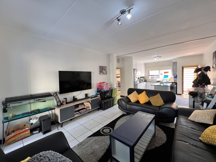 2 Bedroom Property for Sale in Sunninghill Gauteng
