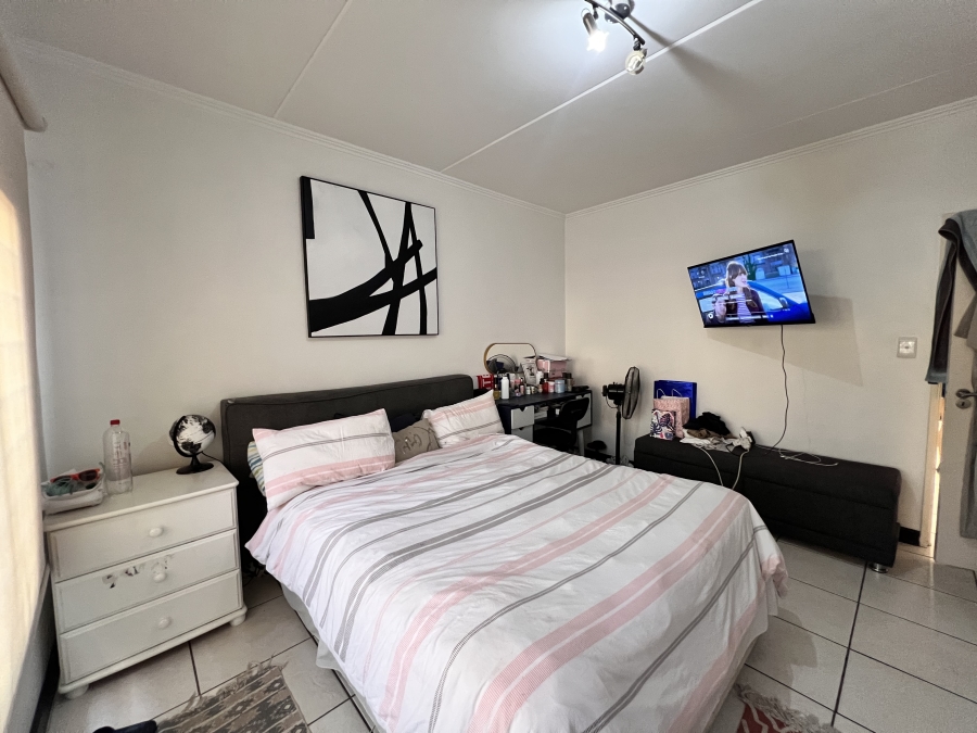 2 Bedroom Property for Sale in Sunninghill Gauteng