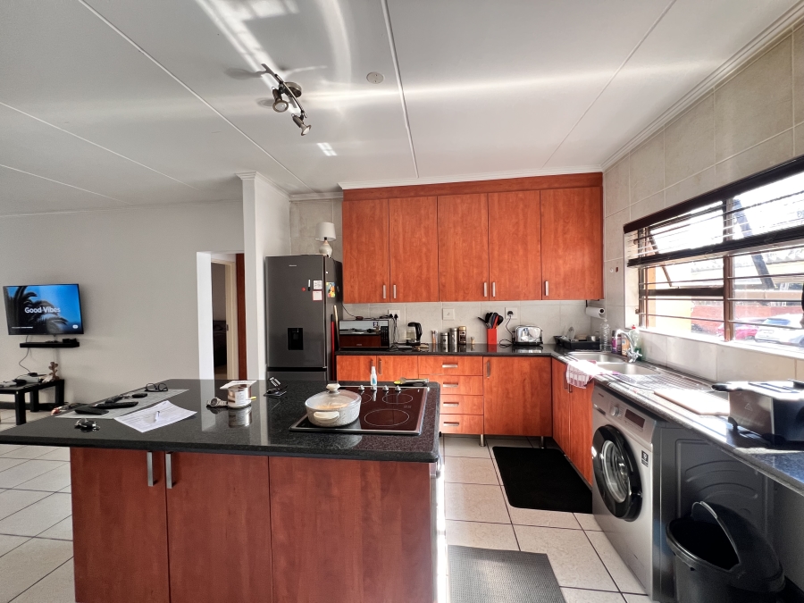 2 Bedroom Property for Sale in Sunninghill Gauteng