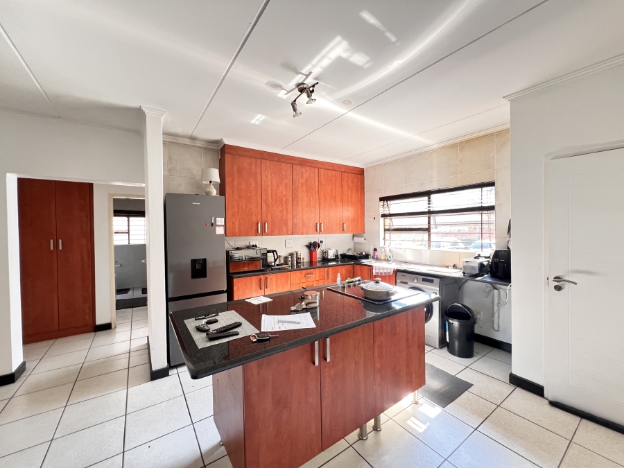 2 Bedroom Property for Sale in Sunninghill Gauteng