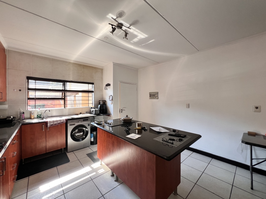 2 Bedroom Property for Sale in Sunninghill Gauteng