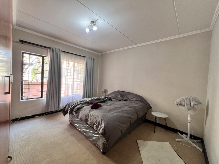 2 Bedroom Property for Sale in Sunninghill Gauteng