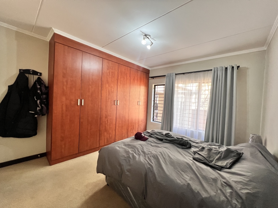 2 Bedroom Property for Sale in Sunninghill Gauteng