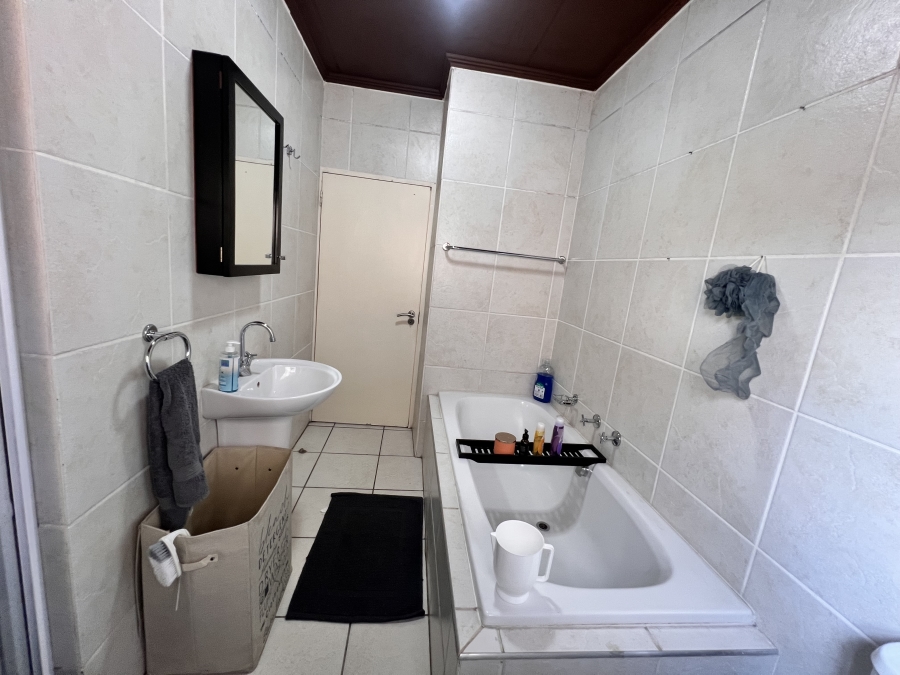 2 Bedroom Property for Sale in Sunninghill Gauteng