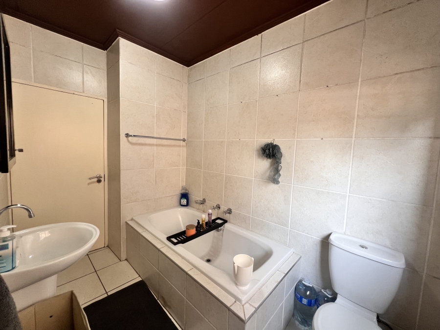 2 Bedroom Property for Sale in Sunninghill Gauteng