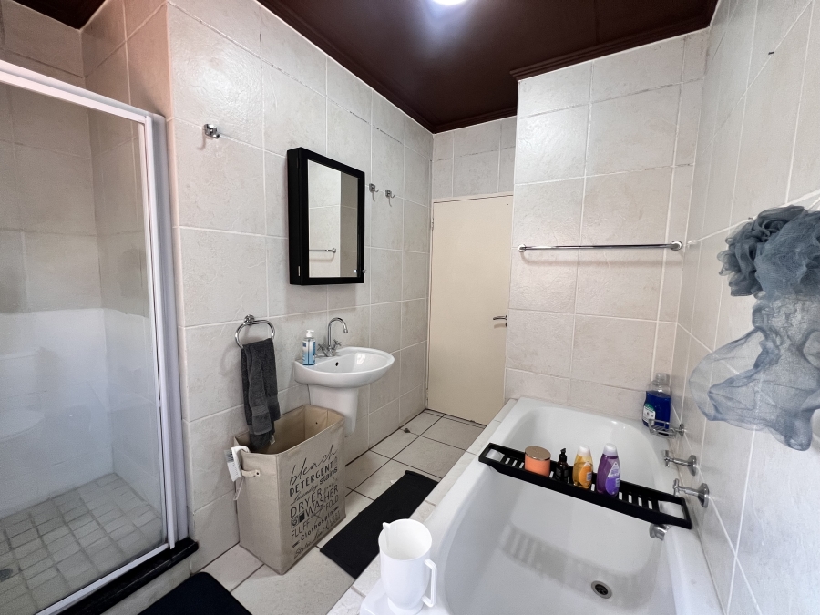 2 Bedroom Property for Sale in Sunninghill Gauteng