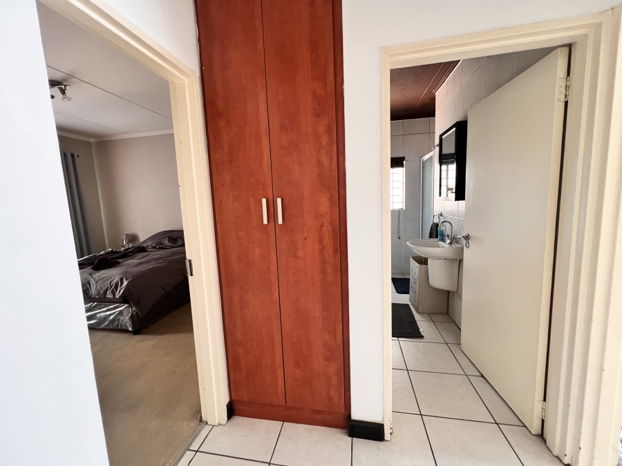 2 Bedroom Property for Sale in Sunninghill Gauteng