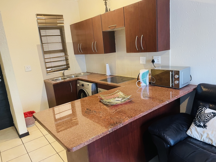 To Let 1 Bedroom Property for Rent in Jackal Creek Golf Estate Gauteng