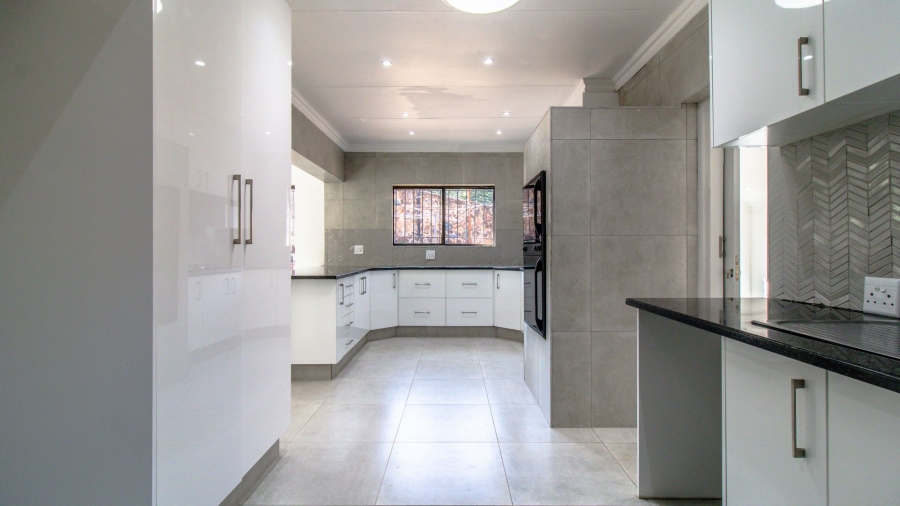 5 Bedroom Property for Sale in Bassonia Gauteng