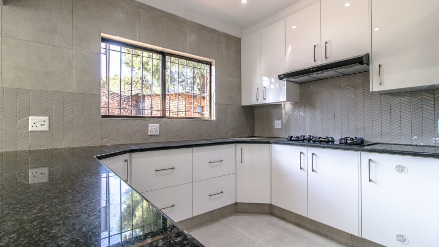5 Bedroom Property for Sale in Bassonia Gauteng