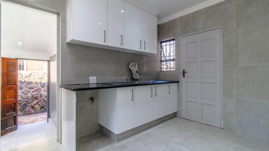 5 Bedroom Property for Sale in Bassonia Gauteng