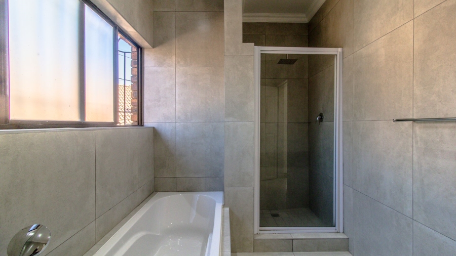 5 Bedroom Property for Sale in Bassonia Gauteng
