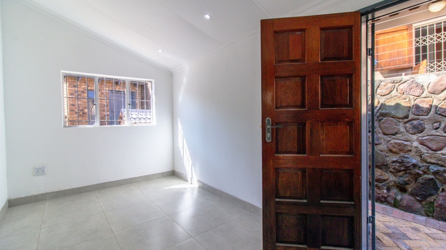 5 Bedroom Property for Sale in Bassonia Gauteng