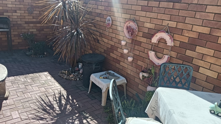 2 Bedroom Property for Sale in Edelweiss Gauteng