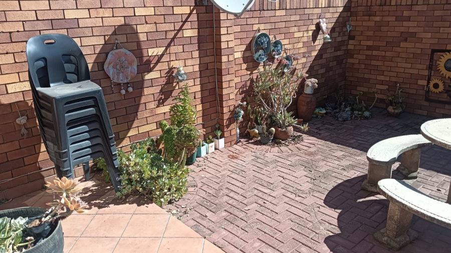 2 Bedroom Property for Sale in Edelweiss Gauteng