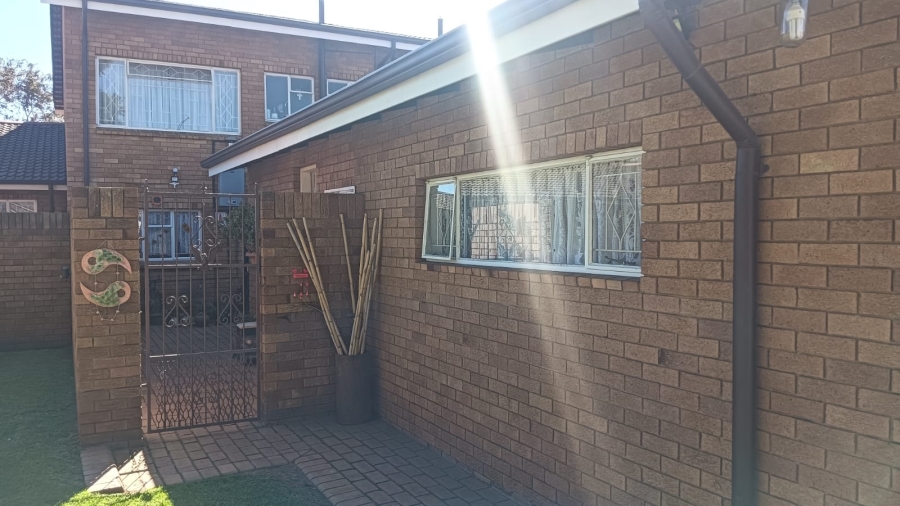 2 Bedroom Property for Sale in Edelweiss Gauteng