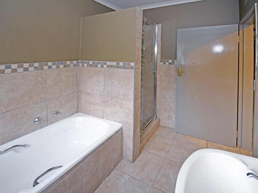 4 Bedroom Property for Sale in Klevehill Park Gauteng