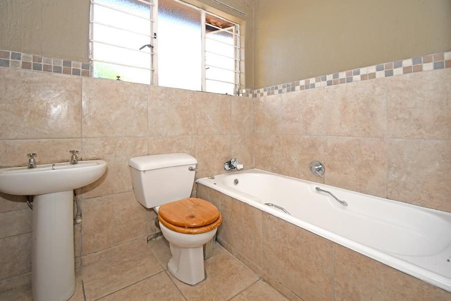 4 Bedroom Property for Sale in Klevehill Park Gauteng
