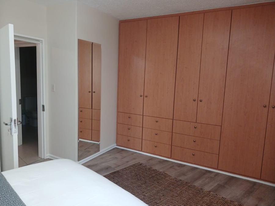 To Let 2 Bedroom Property for Rent in Sandhurst Gauteng