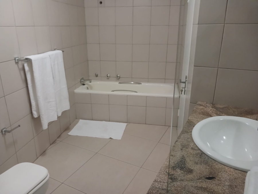 To Let 2 Bedroom Property for Rent in Sandhurst Gauteng