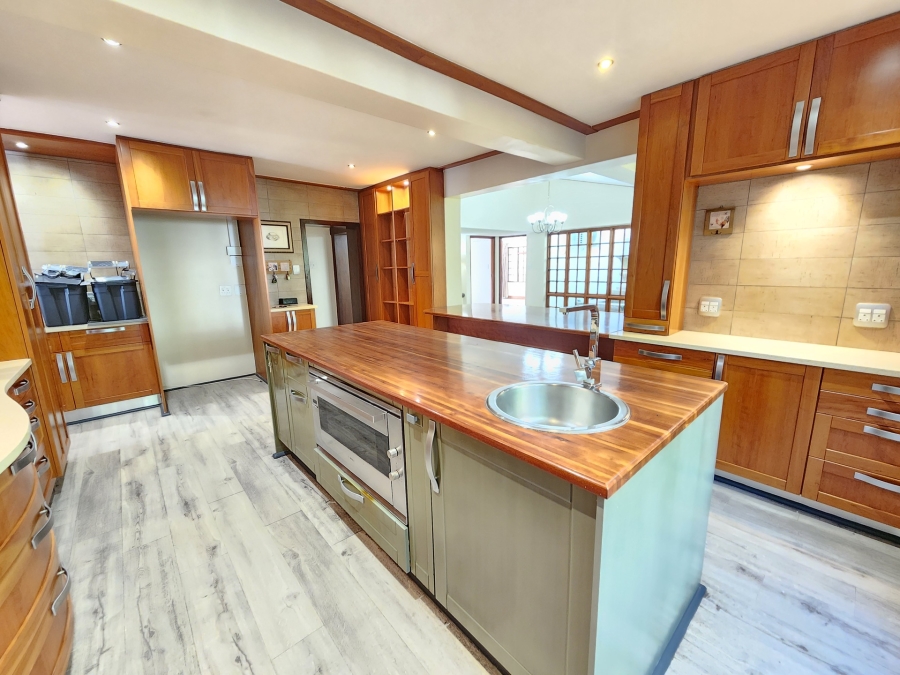 4 Bedroom Property for Sale in Waterkloof Gauteng