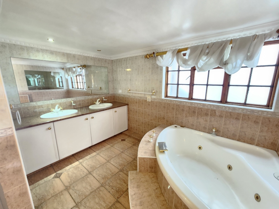 4 Bedroom Property for Sale in Waterkloof Gauteng