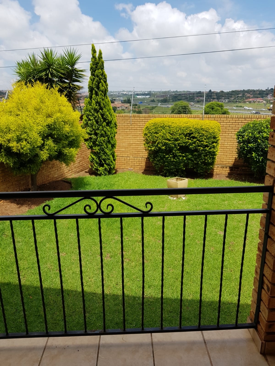 3 Bedroom Property for Sale in Thatchfield Cresent Gauteng