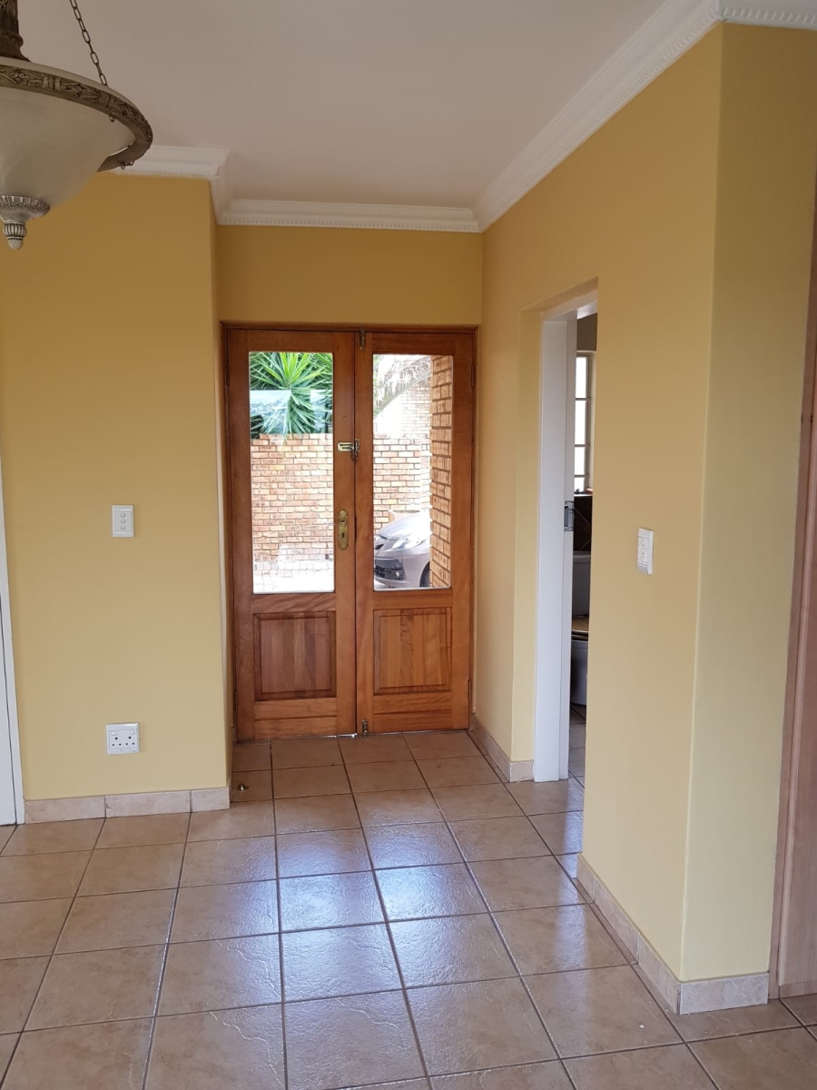 3 Bedroom Property for Sale in Thatchfield Cresent Gauteng