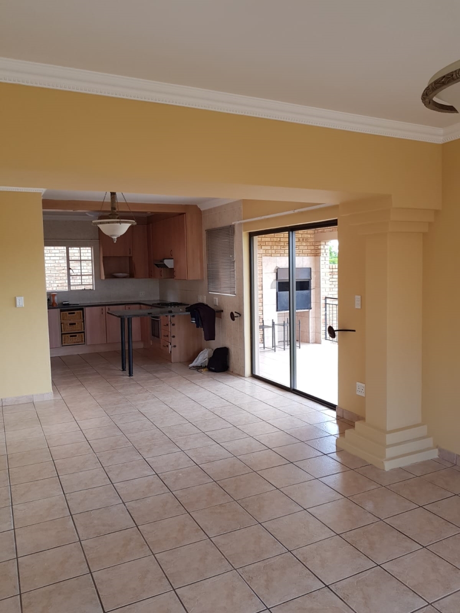 3 Bedroom Property for Sale in Thatchfield Cresent Gauteng