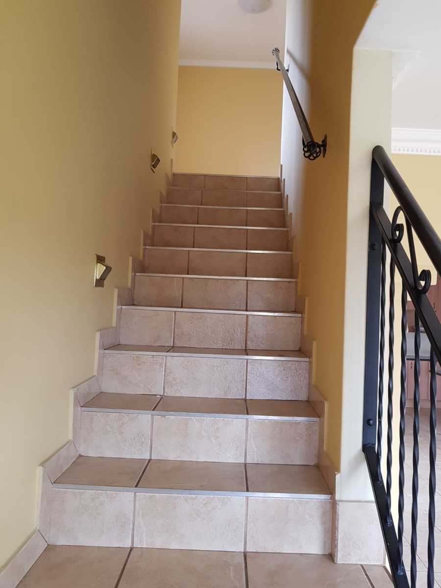 3 Bedroom Property for Sale in Thatchfield Cresent Gauteng