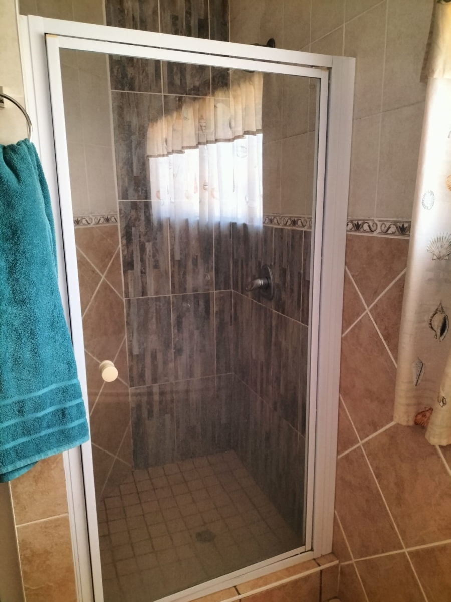 3 Bedroom Property for Sale in Thatchfield Cresent Gauteng
