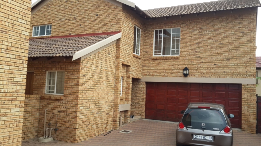 3 Bedroom Property for Sale in Thatchfield Cresent Gauteng