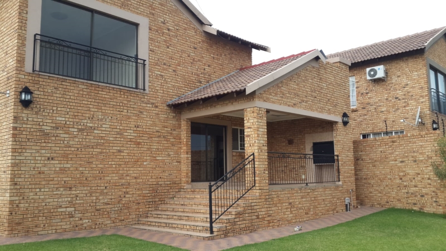 3 Bedroom Property for Sale in Thatchfield Cresent Gauteng