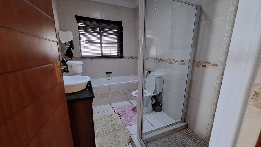 3 Bedroom Property for Sale in Thatchfield Hills Gauteng