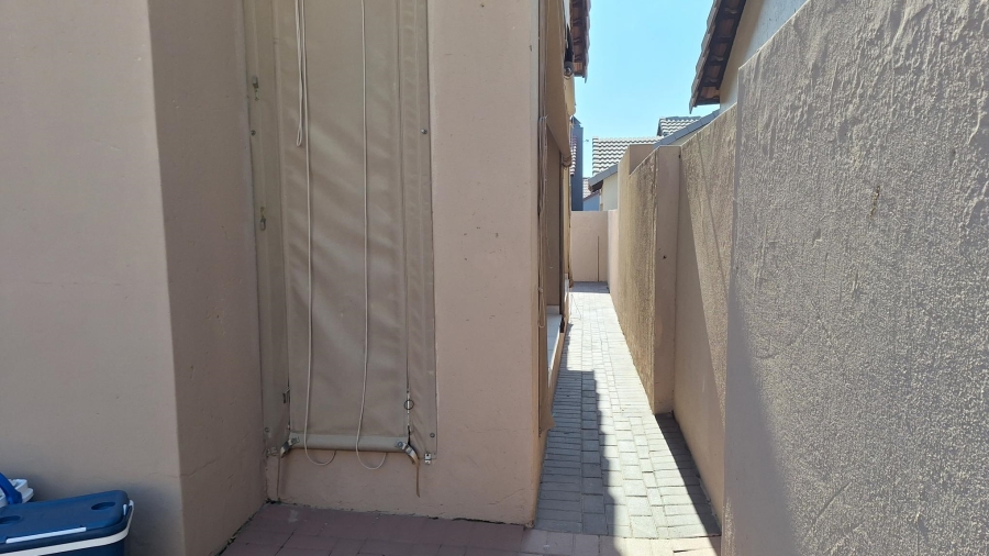 3 Bedroom Property for Sale in Thatchfield Hills Gauteng