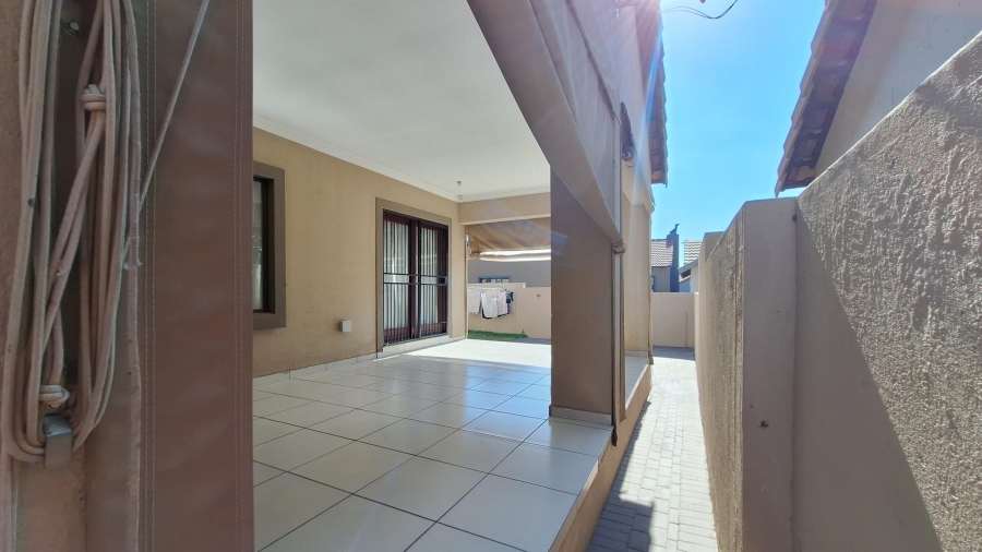3 Bedroom Property for Sale in Thatchfield Hills Gauteng